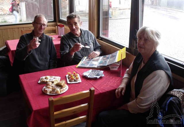 12_Vyrocni posezeni Oldkolaru_Manzele Trefnych a Franta Cerny.jpg